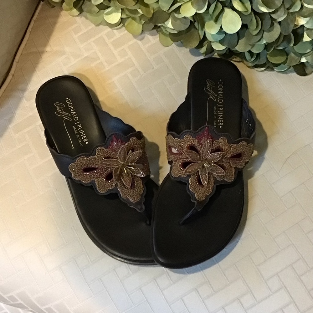 Donald Pliner sandal